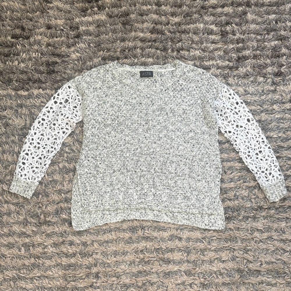 ASTR Women's Knit High-Low Sweater with Lace Sleeves, Size S